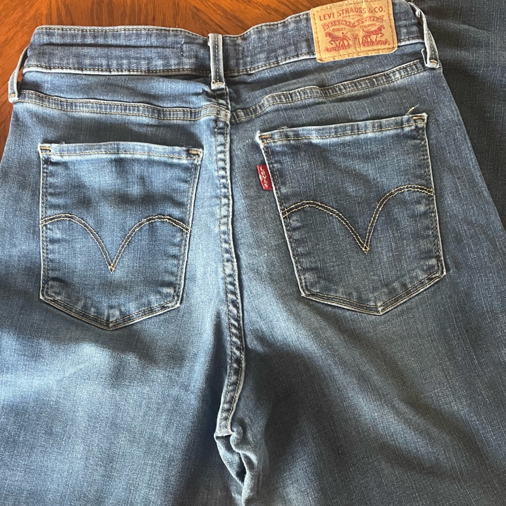 Levi’s Mid Rise Skinny - Picture 3 of 6